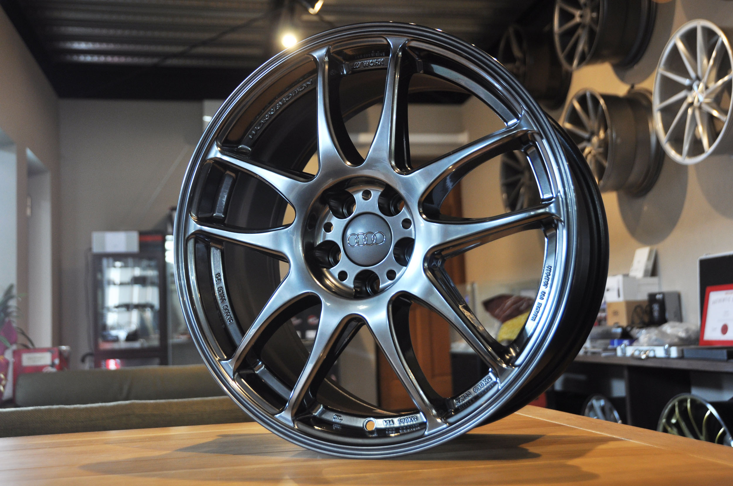 正規品SALEDWORK ワーク エモーションCR Kai 17インチホイール 7.0J +47 5H PCD100mm 215/45R17 国産新品タイヤ付 4本セット BRZ/86/プリウス等 ラジアルタイヤ